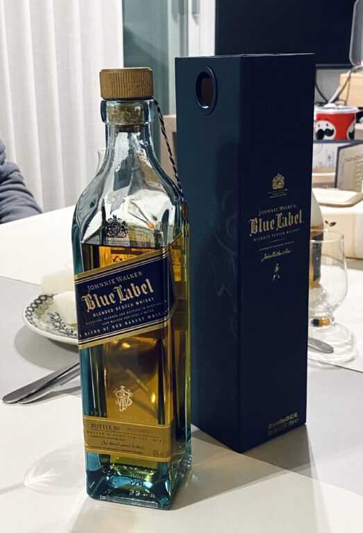 싱글몰트 블렌디드 차이를 보여주는 조니워커 블루 라벨